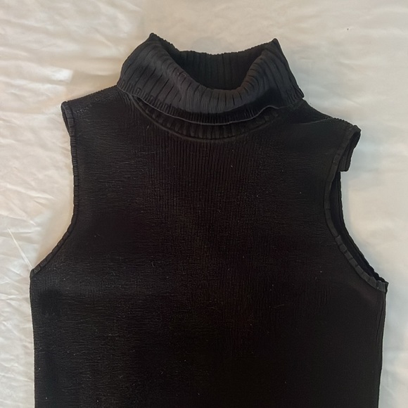Liz Claiborne Sleeveless Turtleneck - Picture 2 of 7